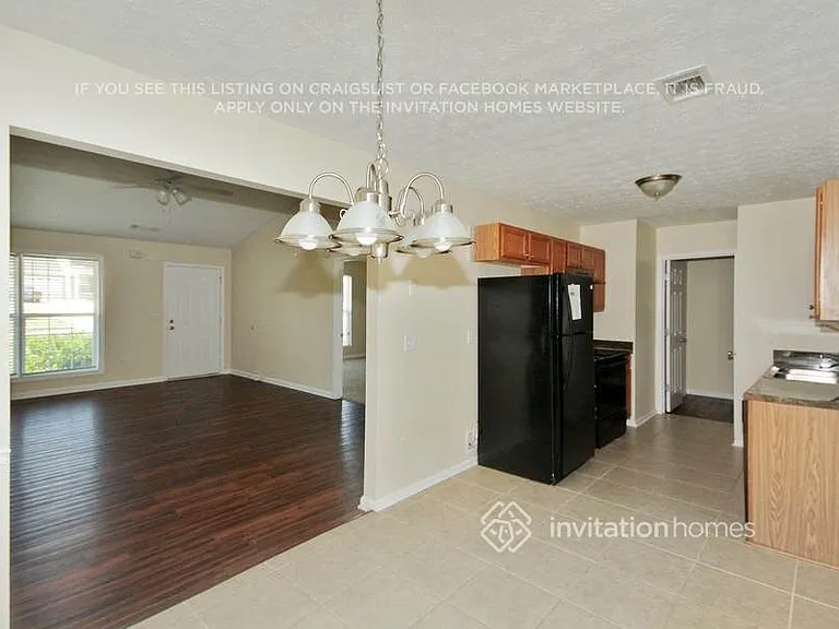 1507 Locomotive Dr NE — Photo 2