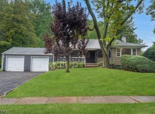 40 Briar Hills Cir, Springfield, NJ 07081