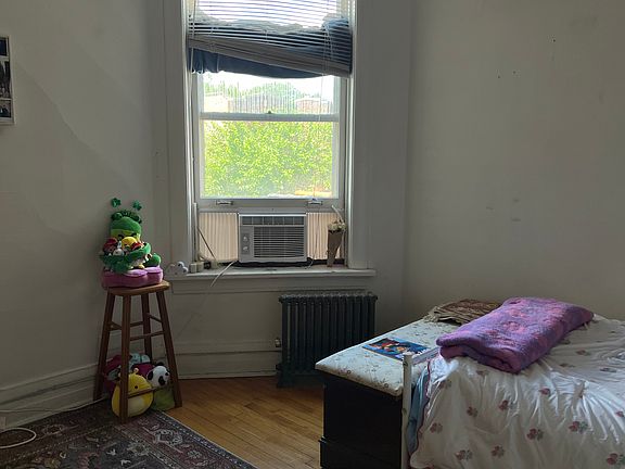 2nd image of 6322 N Magnolia Ave APT 3N