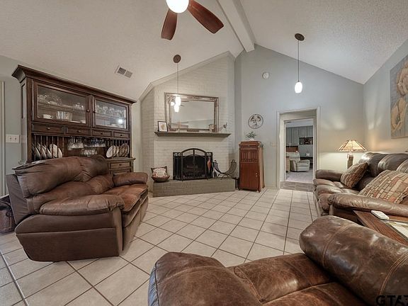 4th image of 1632 Pineview Ln