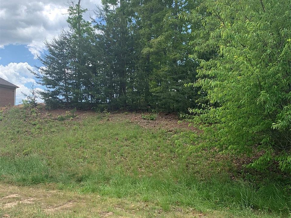 2nd image of 110 Sand Trap Ln #110