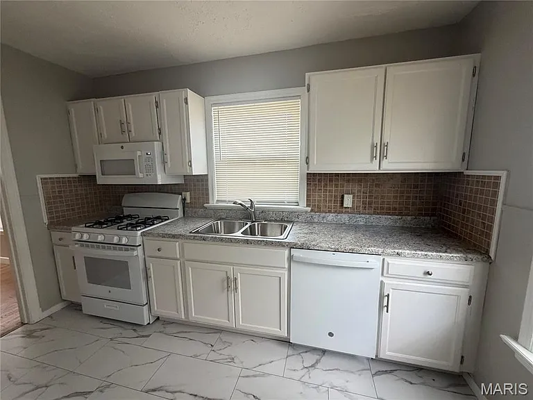 9413 Corregidor Dr — Photo 5