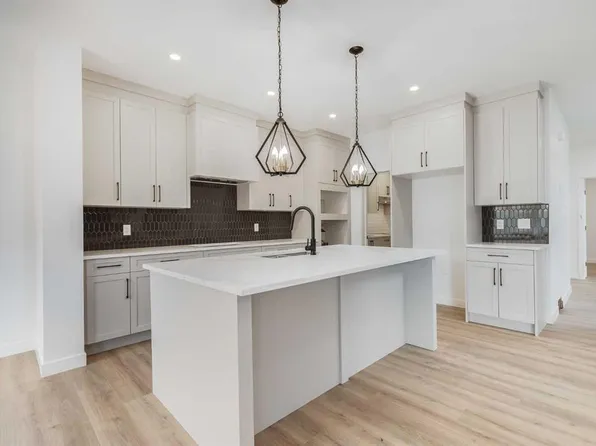 460 N Rivercrest Vw, Cochrane, AB T4C 2W9