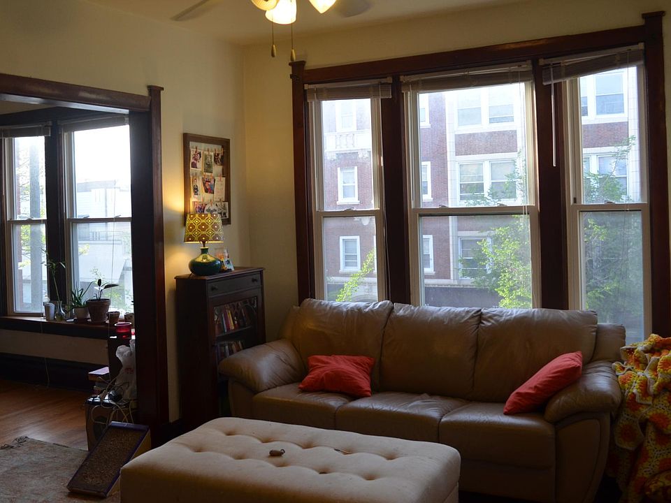 1st image of 1947 W Montrose Ave #2W