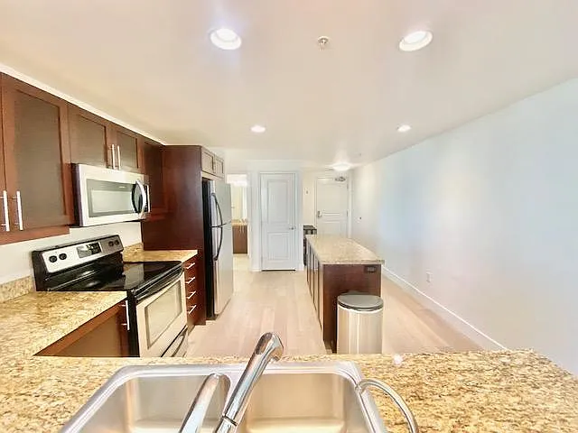 253 10th Ave #1302 — Photo 12