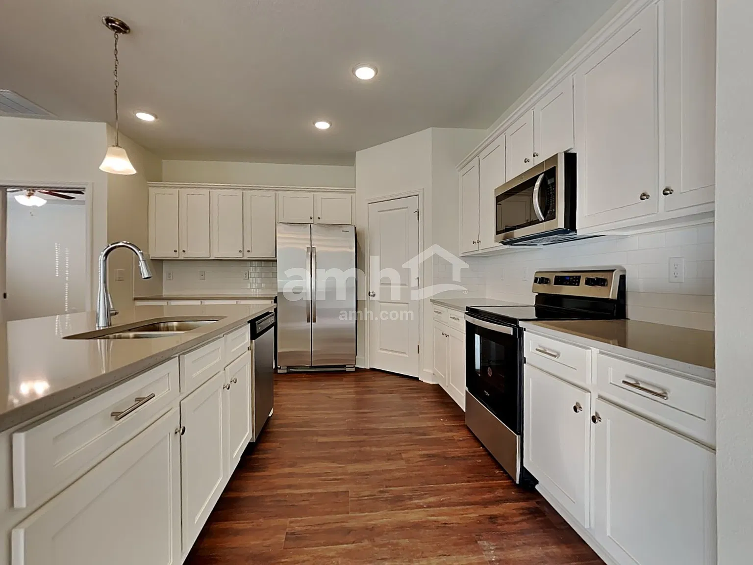 3 bed, 2.0 bath, 1700 sqft, $2,290 — Photo 3