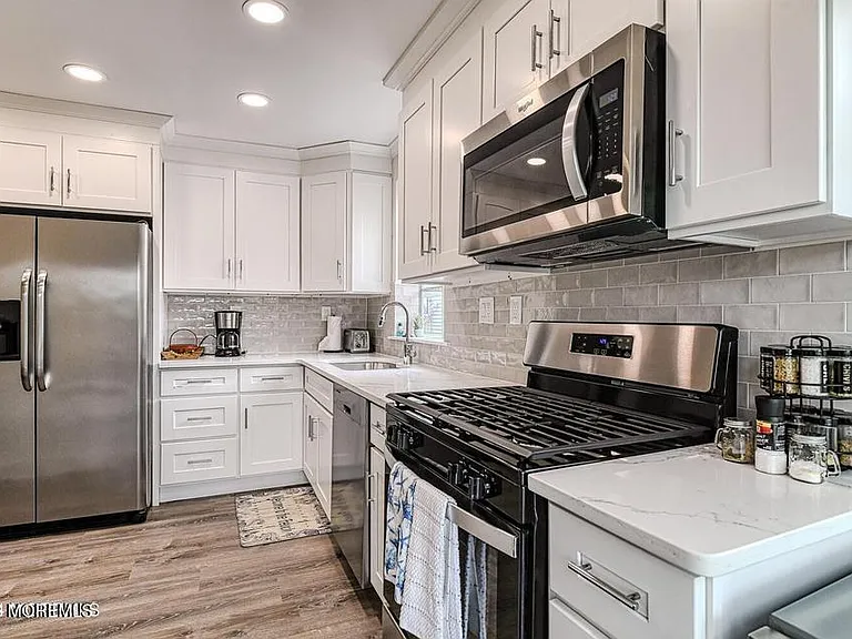 328 Newark Ave #LOWER — Photo 11