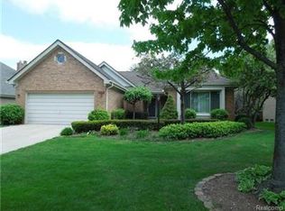 1645 Crestline Ln, Rochester Hills, MI 48307