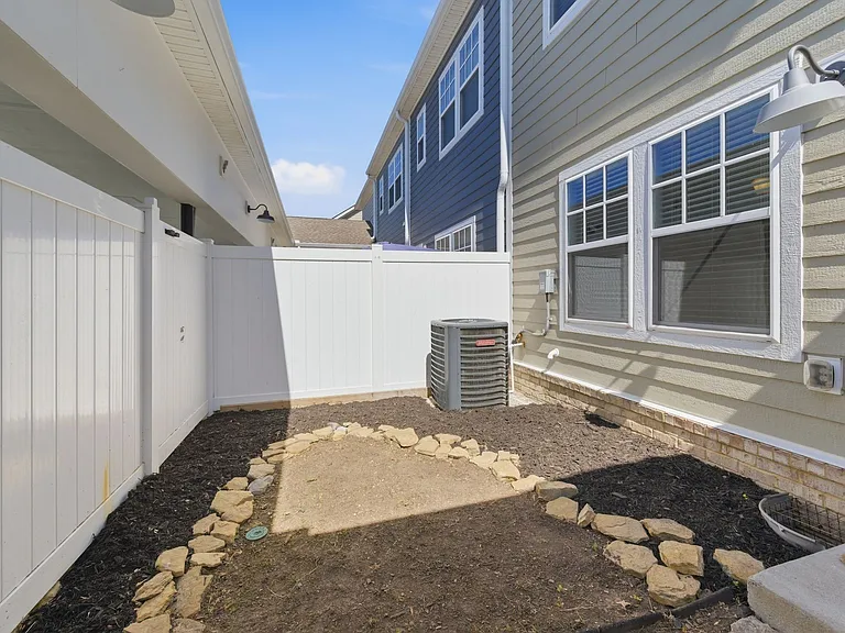 1021 Milson Ln — Photo 22