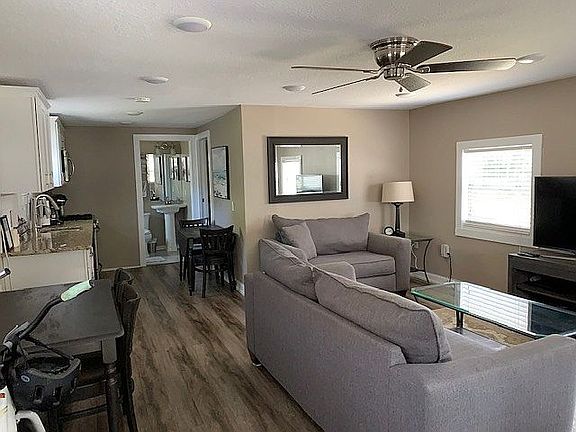 3rd image of 1322 Idlewild Dr