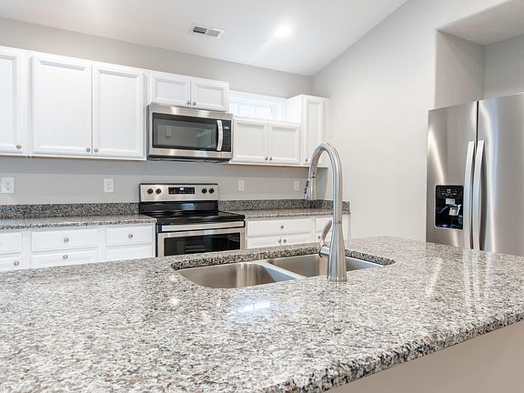 5th image of 2110 Giles Dr SE
