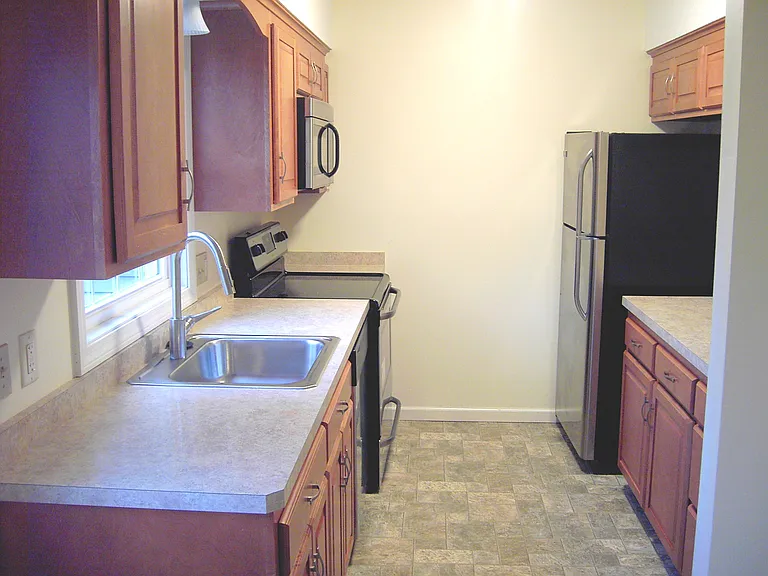 Kitchen w/SS appliances
