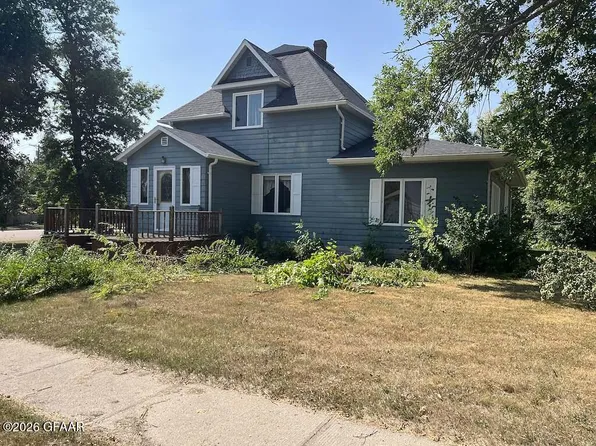 505 4th St W, Lakota, ND 58344