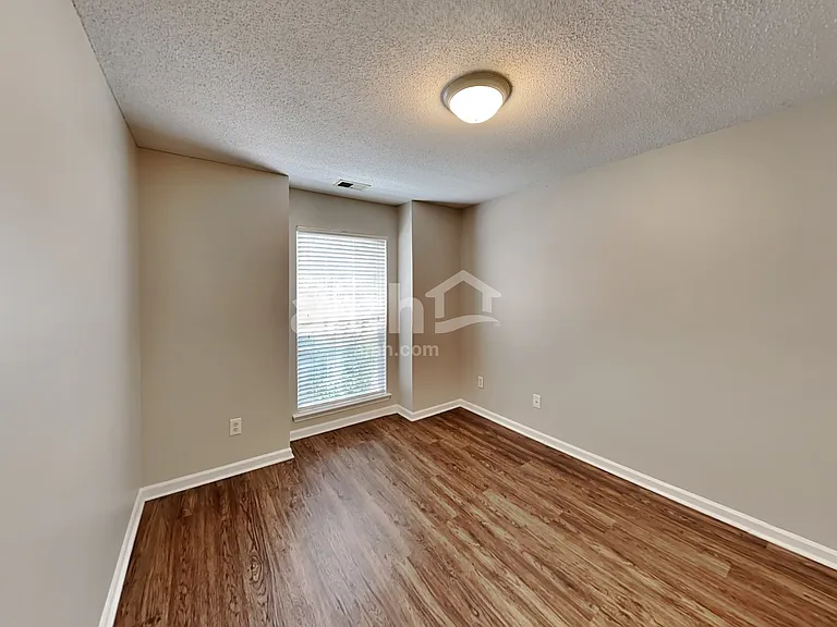 1720 Silverberry Ct — Photo 18
