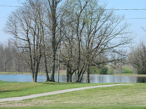 4th image of 180 Twin Oaks Dr