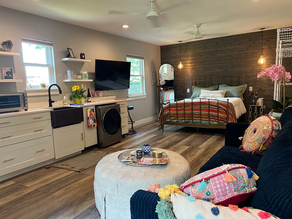 1st image of 3006 Pinecrest Dr #B