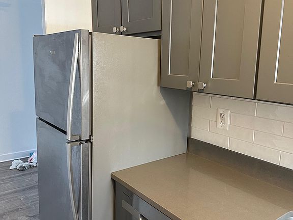 2nd image of 3825--210-3825-2 N Pine Grove Ave #210-3825
