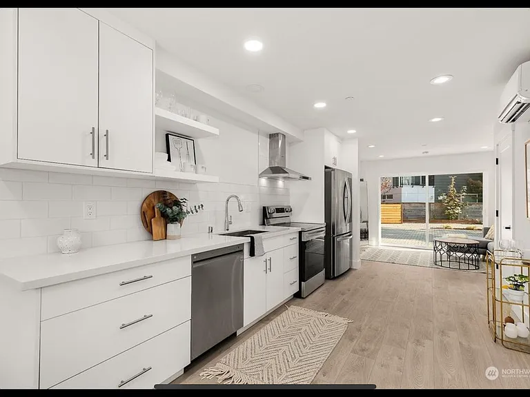 10430 8th Ave NW — Photo 8