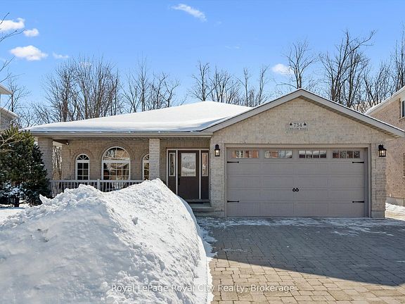 3rd image of 734 Willow Rd