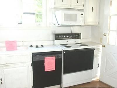 4th image of 25 Hillcrest Dr