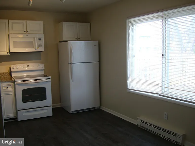 204 Cameron St — Photo 5
