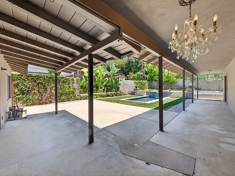 614 N Glendora Ave — Photo 21