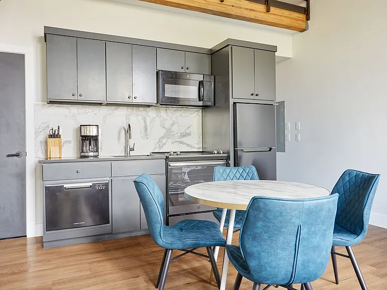 1405 S Flores St — Photo 13
