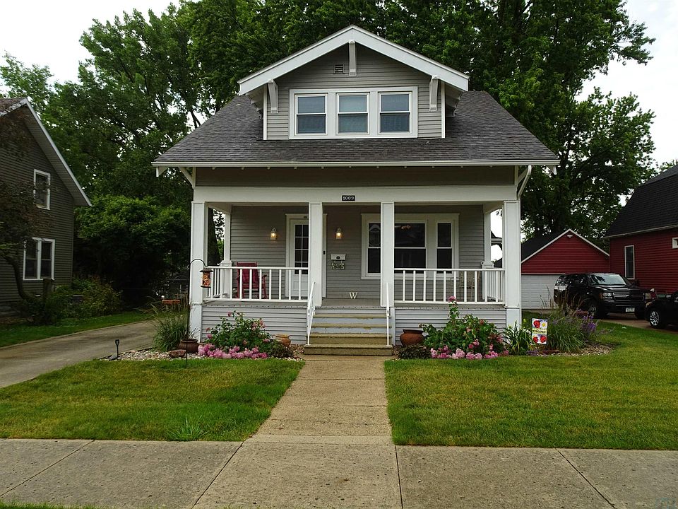1st image of 1009 9th St