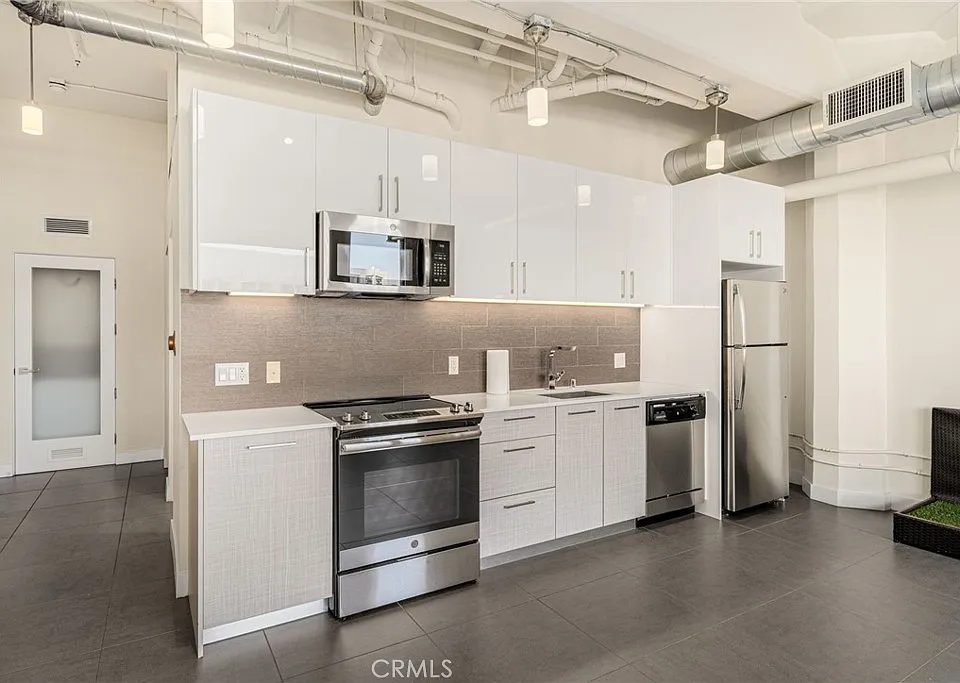 939 S Broadway #1001