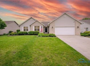 919 Country Creek Dr, Findlay, OH 45840