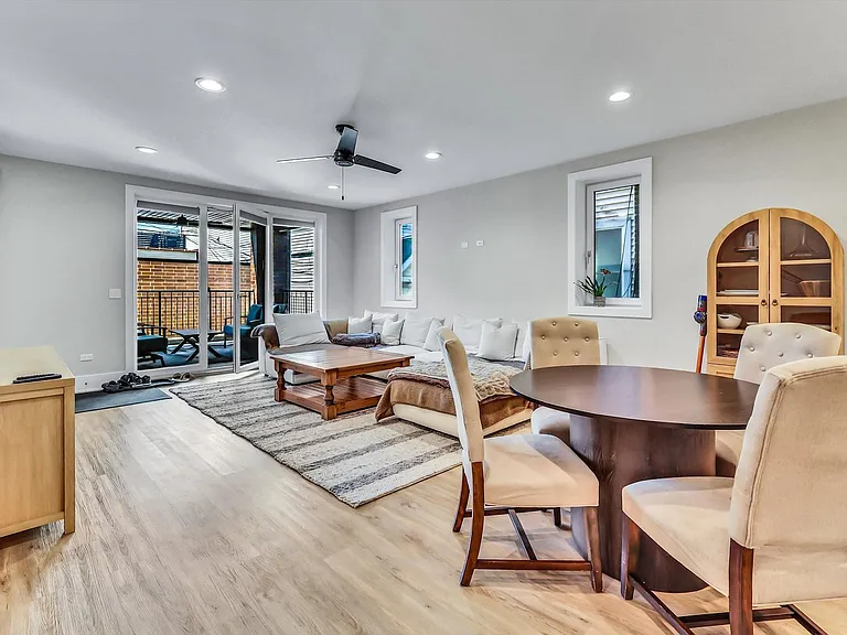 1647 W Irving Park Rd #1W — Photo 5