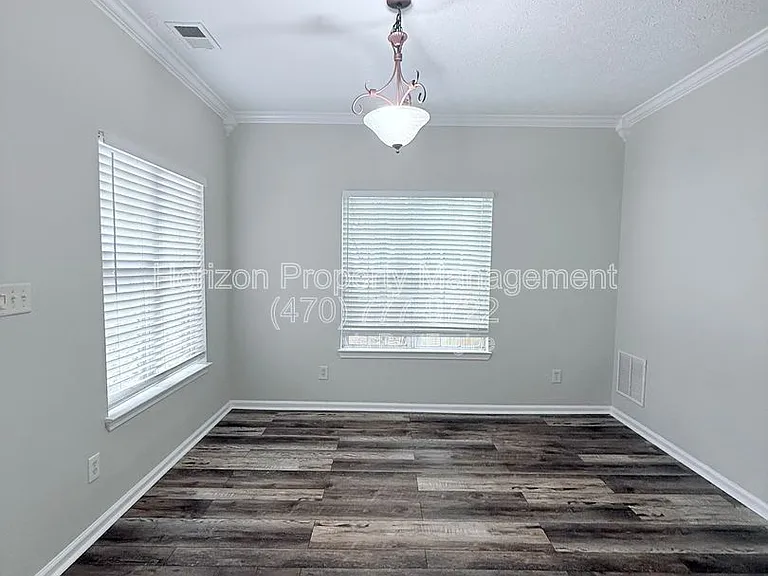 51 Hampton Dr — Photo 3