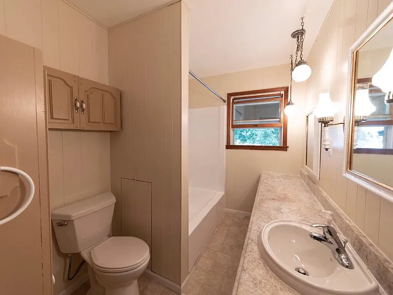 Claremont Cir — Photo 20
