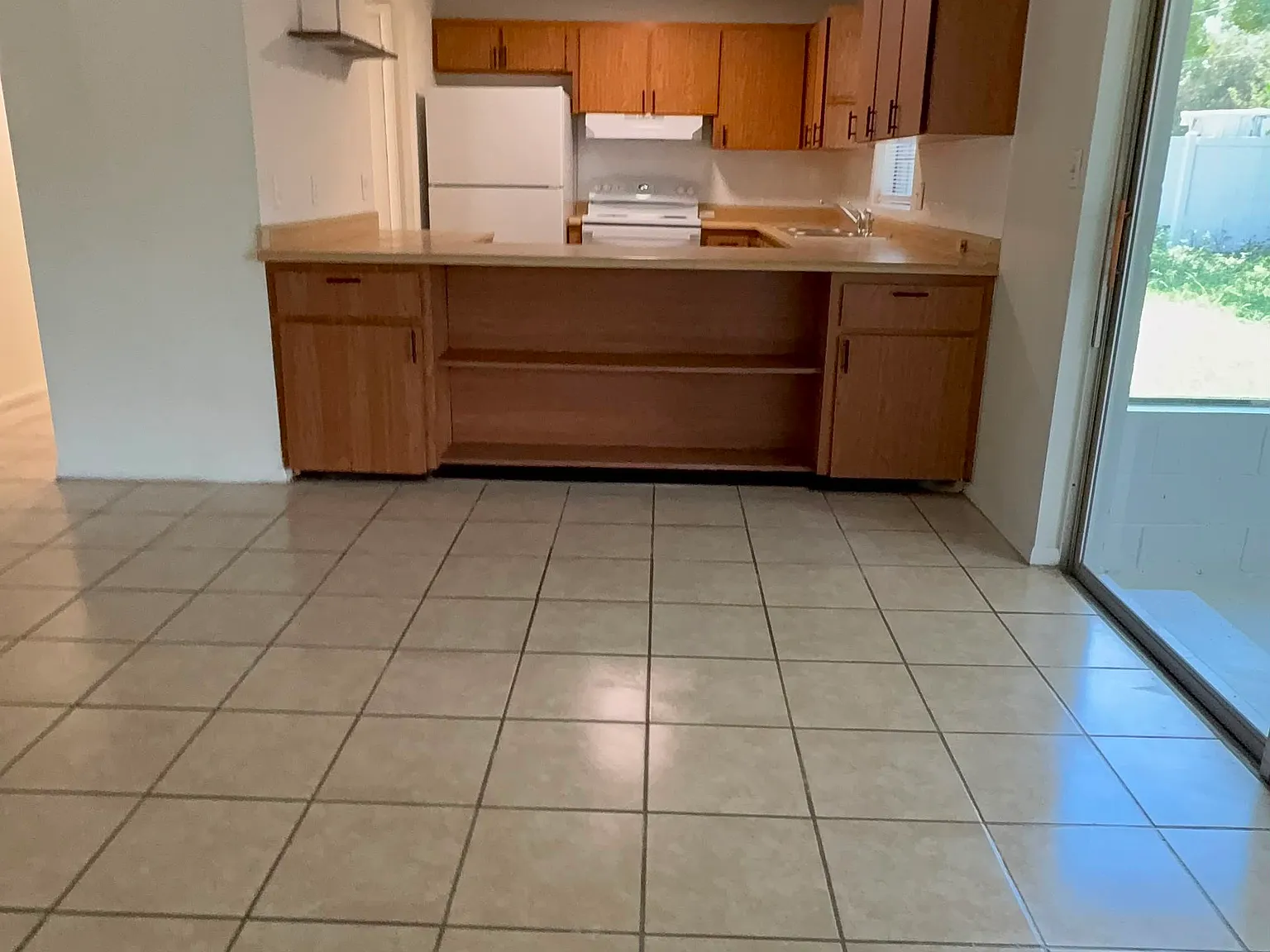 4 bed, 1288 sqft, $1,900 — Photo 2