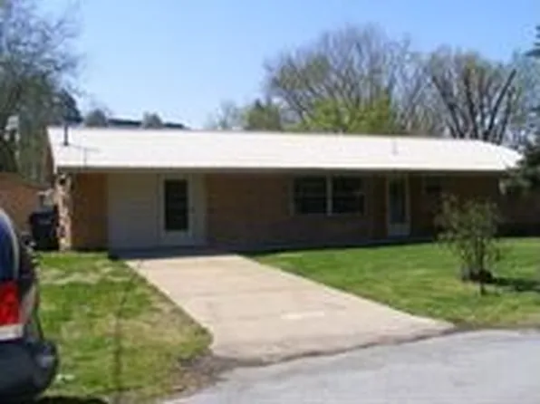 120 Hillis Dr, Pigeon Forge, TN 37863