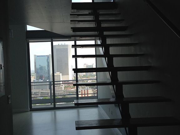 4th image of 690 Sw 1 Ct #2503