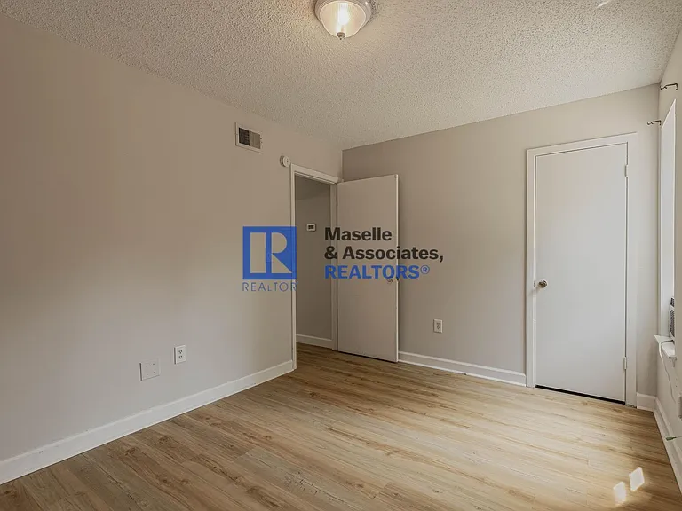520 Twin Pine Cv — Photo 23