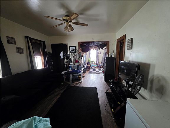 5th image of 409 Hague St