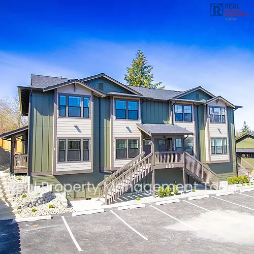 300 Larson St W Photo 1