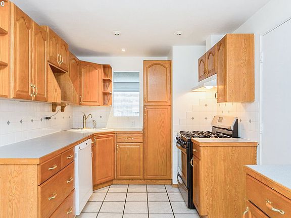 2nd image of 6835 SE Madrona Dr