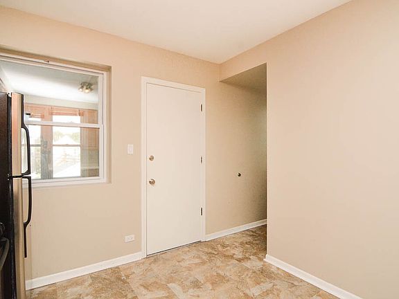 5th image of 3644 N Albany Ave #4