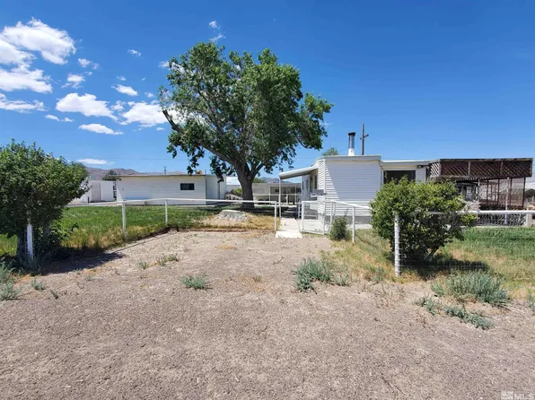 312 Douglas St, Mina, NV 89422