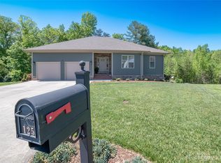 125 Beechmont Dr, Morganton, NC 28655