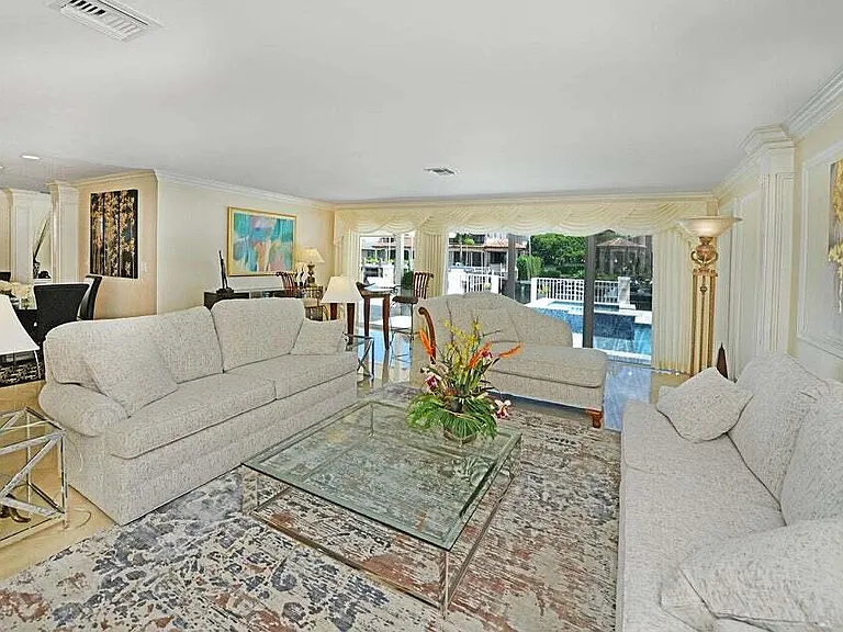 885 NE Mulberry Dr — Photo 11