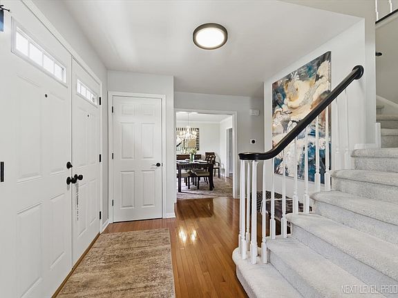 4th image of 320 Essex Ct