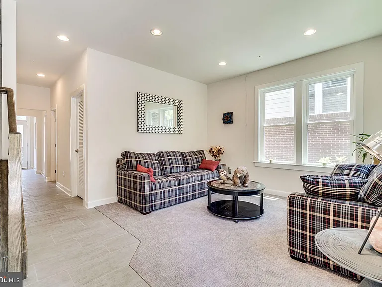 1133 S Monroe St — Photo 52