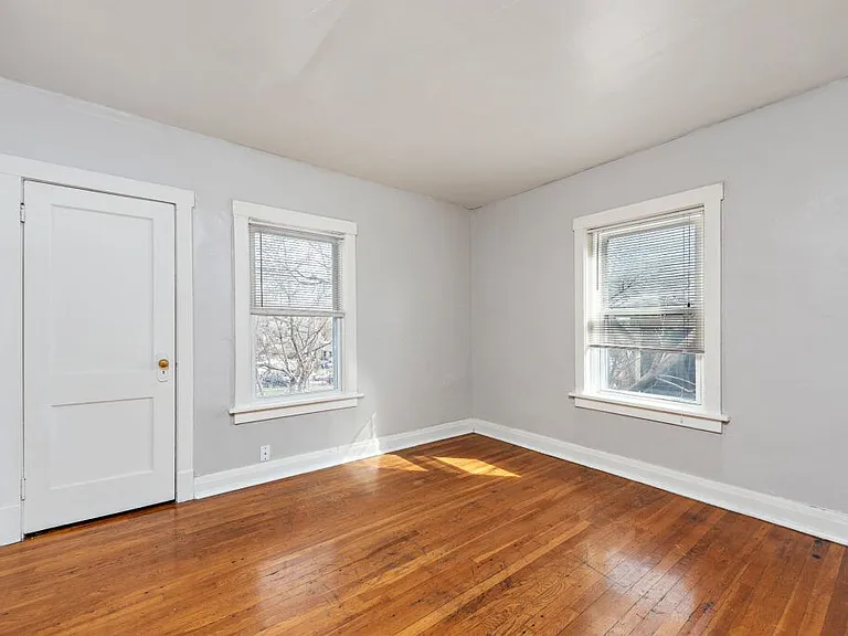 4215-4221 Harrison St — Photo 15