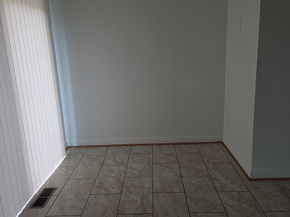 2nd image of 27 N Pendleton Ct