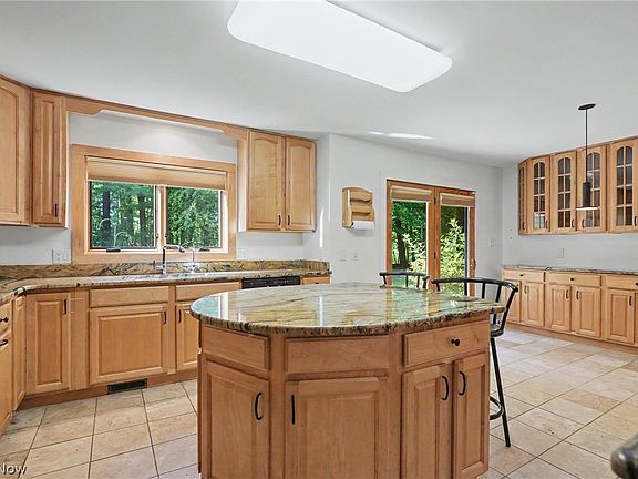 3rd image of 4389 Everett Rd