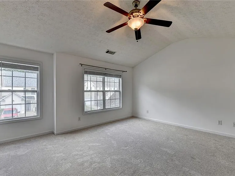 3067 Kentmere Dr — Photo 28